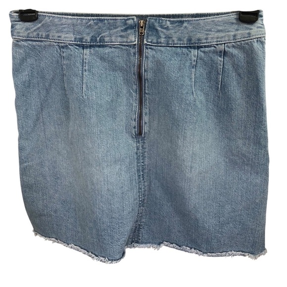 Loft Denim Wrap Jean Skirt Sz 4/27 Light Wash Blue Mini Raw Hem A-Line Casual - Picture 4 of 8